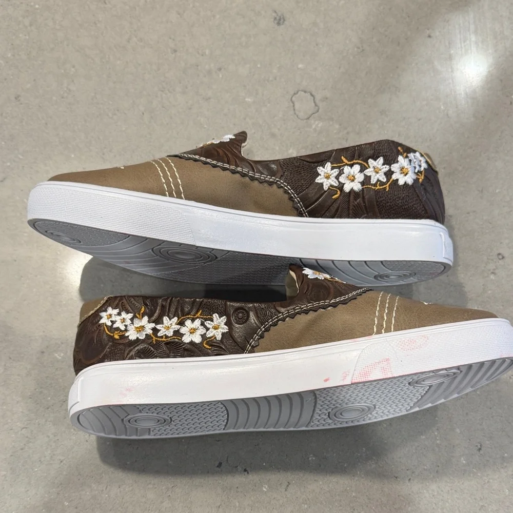 Brown Floral Embroidered Shoes Size 21